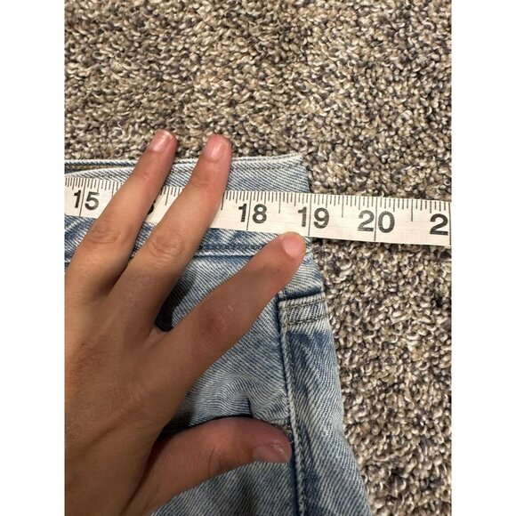 Levis Women’s 94 Baggy Light Blue Denim Jeans Size 34 EUC - Picture 4 of 7